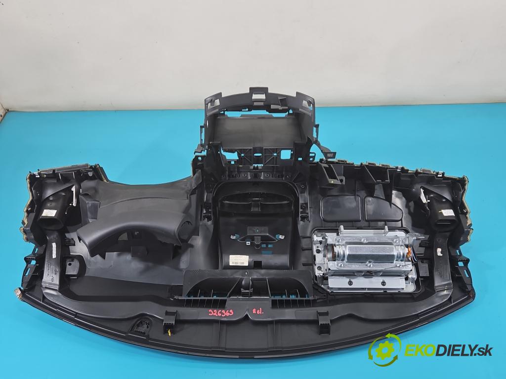 Renault Clio III 2005-2012 1,2.0 TCE: 101 HP manual 74 kW 1149 cm3 5- kokpit,pristrojová doska rozdeľovacia
