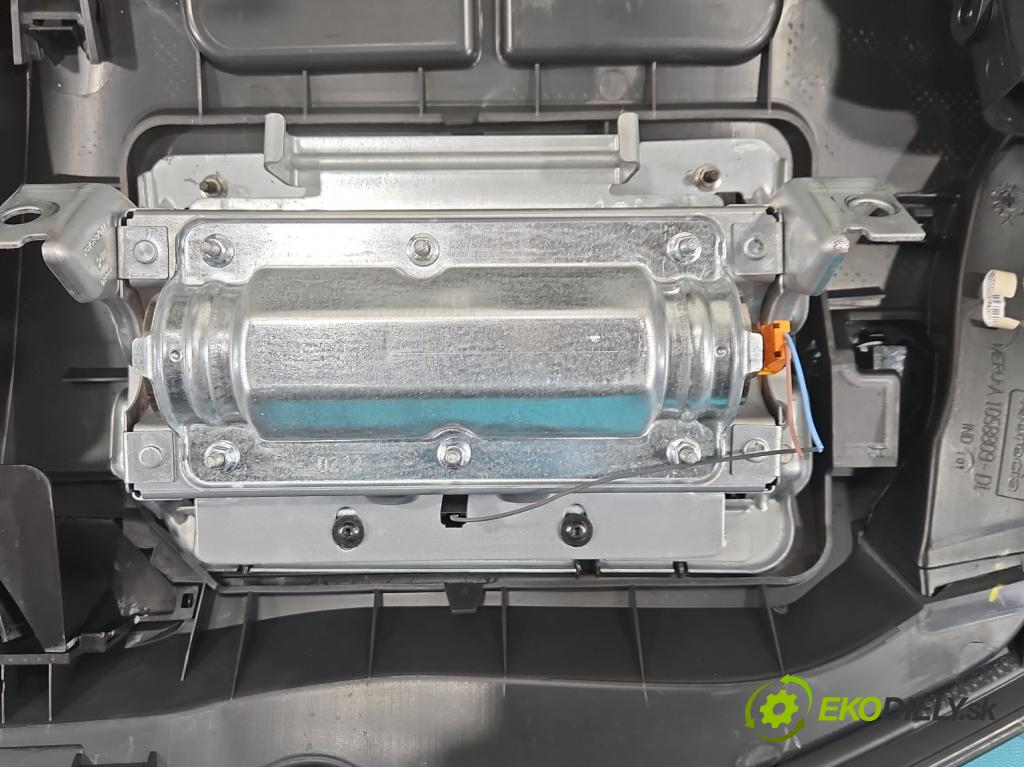 Renault Clio III 2005-2012 1,2.0 TCE: 101 HP manual 74 kW 1149 cm3 5- kokpit,pristrojová doska rozdeľovacia