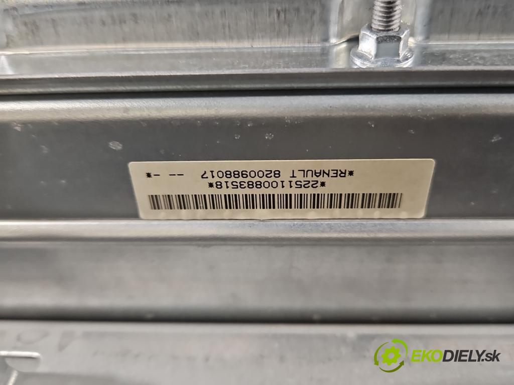 Renault Clio III 2005-2012 1,2.0 TCE: 101 HP manual 74 kW 1149 cm3 5- kokpit,pristrojová doska rozdeľovacia