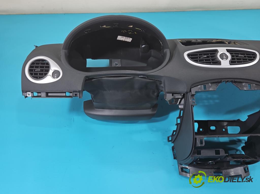 Renault Clio III 2005-2012 1,2.0 TCE: 101 HP manual 74 kW 1149 cm3 5- kokpit,pristrojová doska rozdeľovacia
