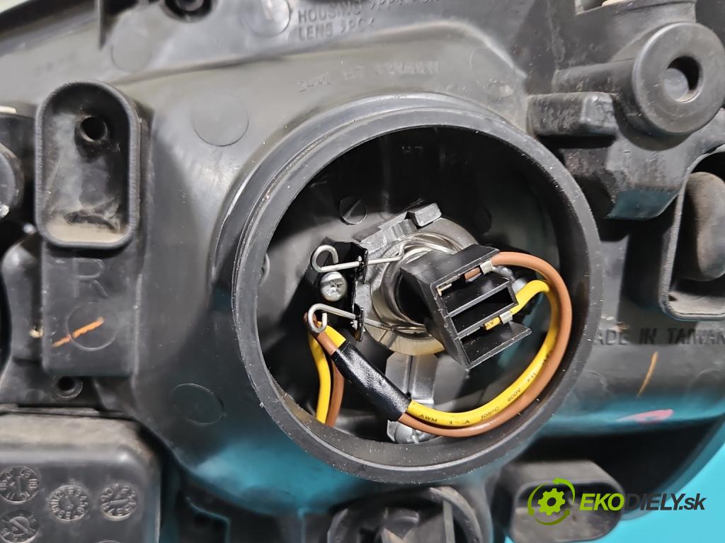 Vw Polo IV 9N 2001-2009 1.4 16v 75 HP manual 55 kW 1390 cm3 3- Reflektor: pravý  (Pravé)