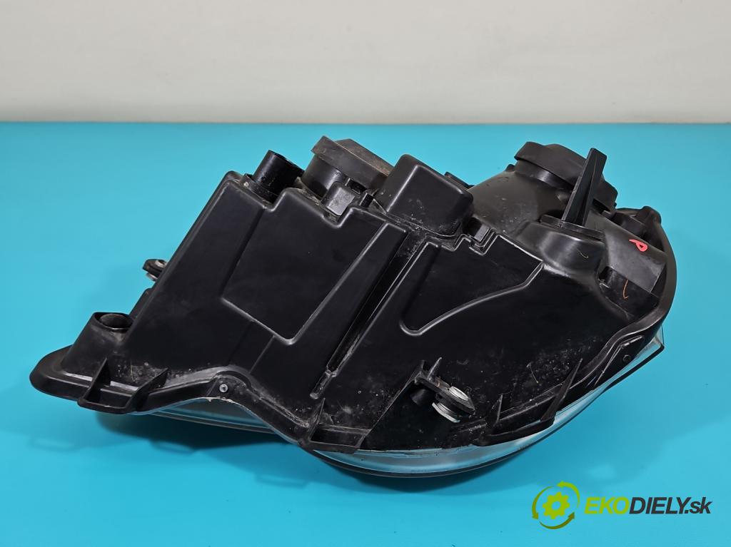 Vw Polo IV 9N 2001-2009 1.4 16v 75 HP manual 55 kW 1390 cm3 3- Reflektor: pravý  (Pravé)