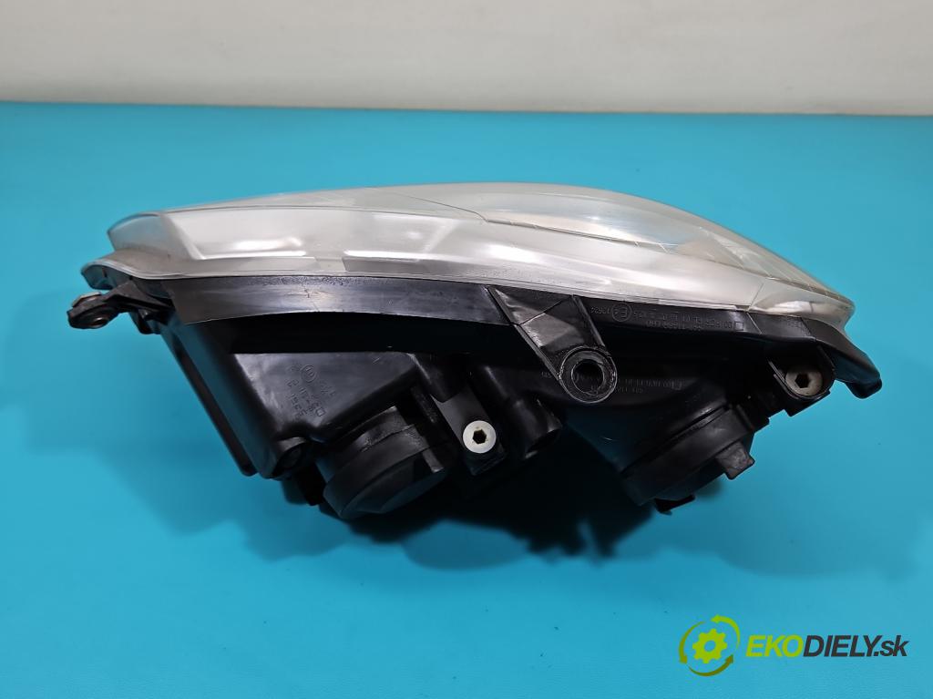 Vw Polo IV 9N 2001-2009 1.4 16v 75 HP manual 55 kW 1390 cm3 3- Reflektor: pravý  (Pravé)