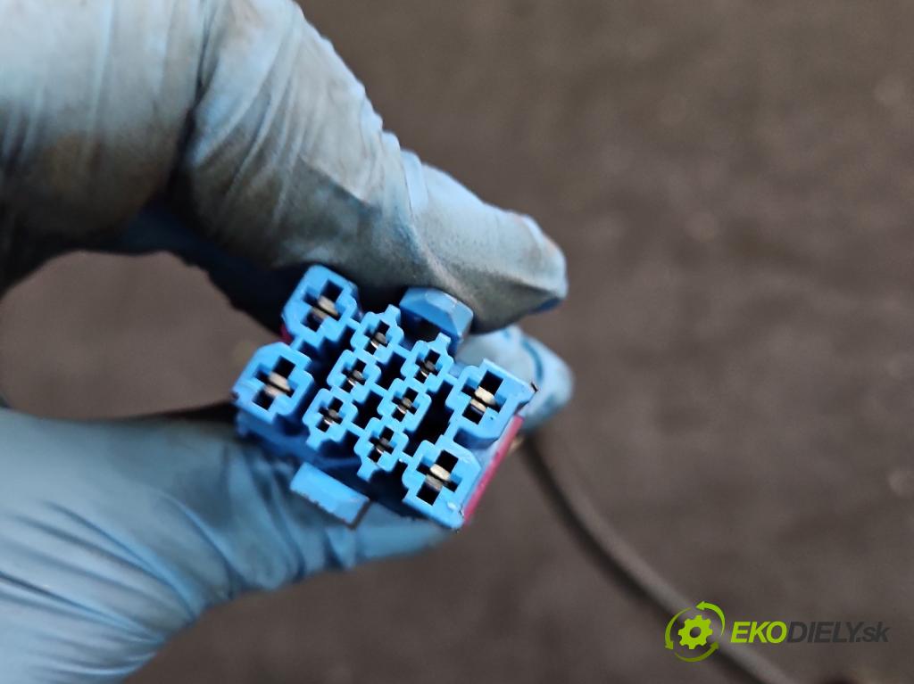 Vw Touareg I 2002-2010 2.5 tdi 174 hp automatic 128 kW 2461 cm3 5- oko tažné  (Tažná zařízení)