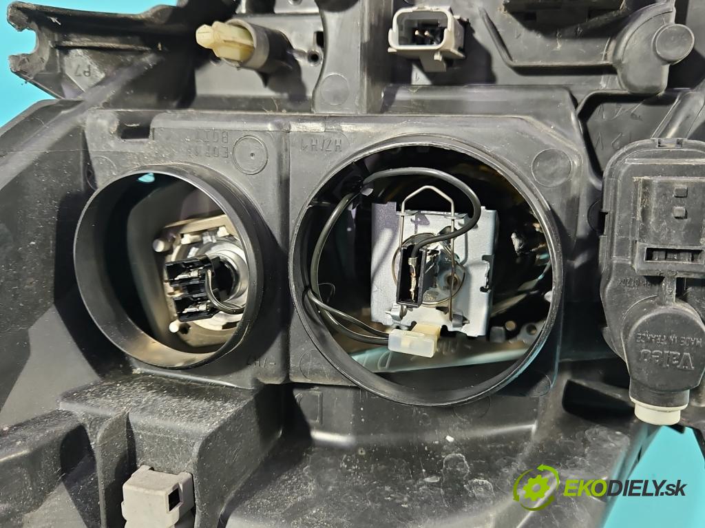 Renault Clio III 2005-2012 1,2.0 TCE: 101 HP manual 74 kW 1149 cm3 5- Reflektor: pravý 8200775878 (Pravé)