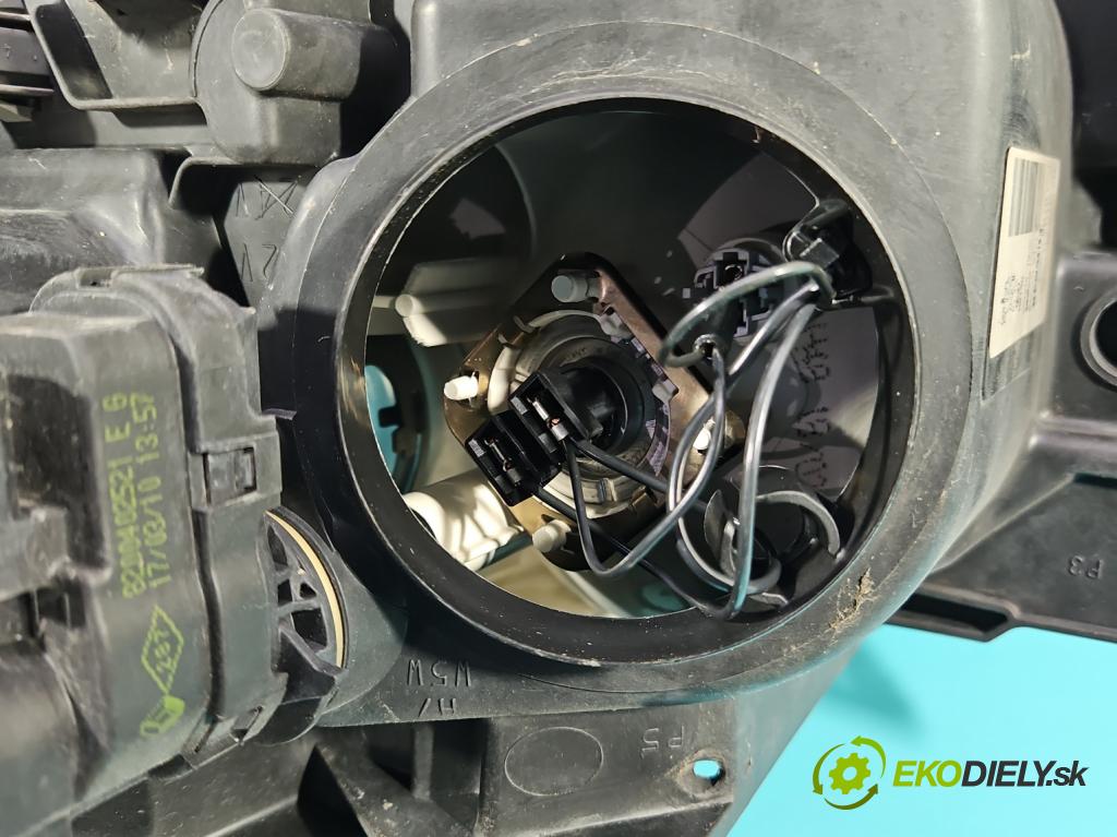 Renault Clio III 2005-2012 1,2.0 TCE: 101 HP manual 74 kW 1149 cm3 5- Reflektor: pravý 8200775878 (Pravé)