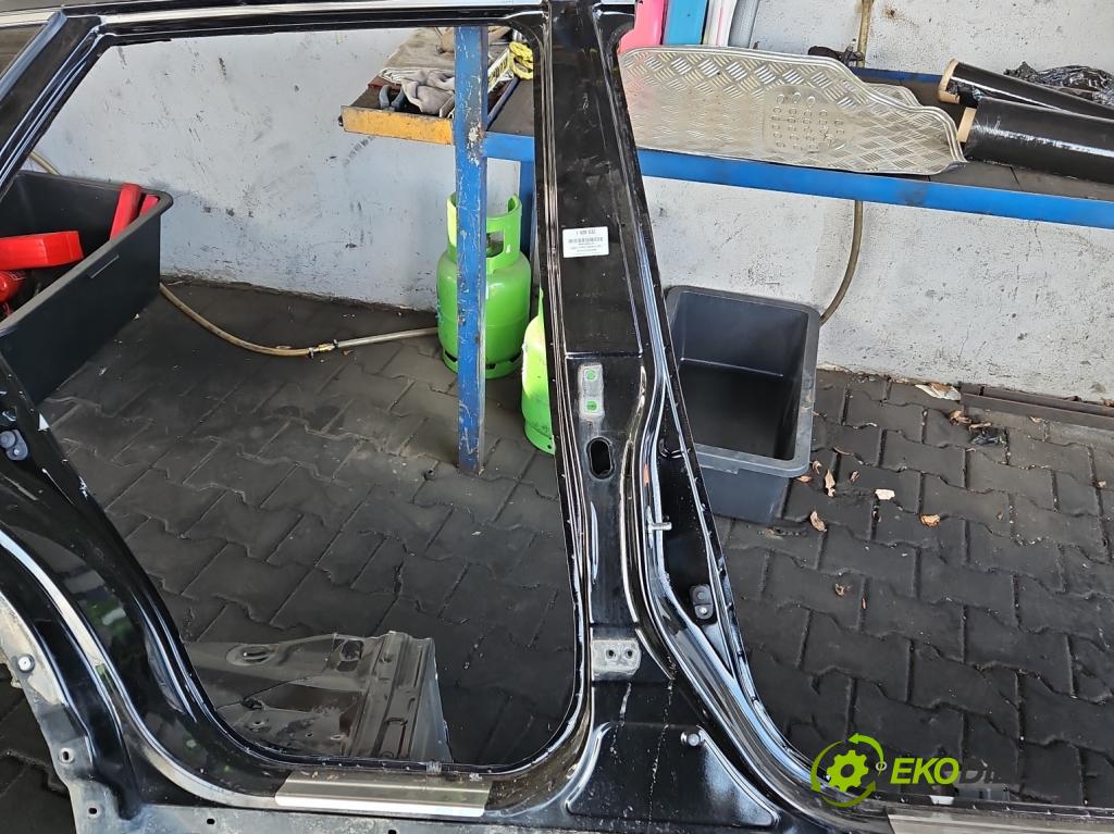 Nissan X-trail III T32 2013-2021 1.6 dci 131 hp manual 96 kW 1598 cm3 5- práh pravý  (Ostatní)