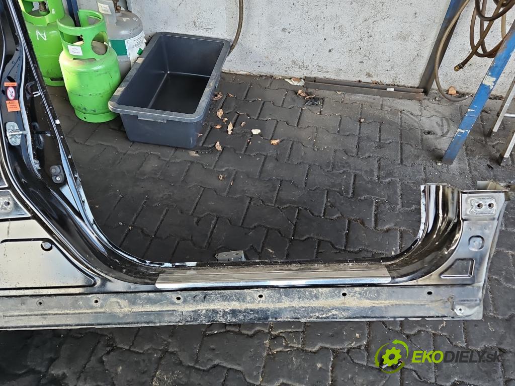 Nissan X-trail III T32 2013-2021 1.6 dci 131 hp manual 96 kW 1598 cm3 5- práh pravý  (Ostatní)