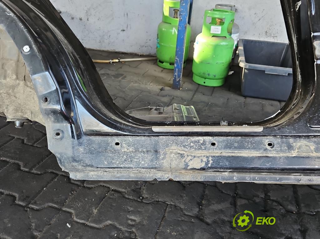 Nissan X-trail III T32 2013-2021 1.6 dci 131 hp manual 96 kW 1598 cm3 5- práh pravý  (Ostatní)