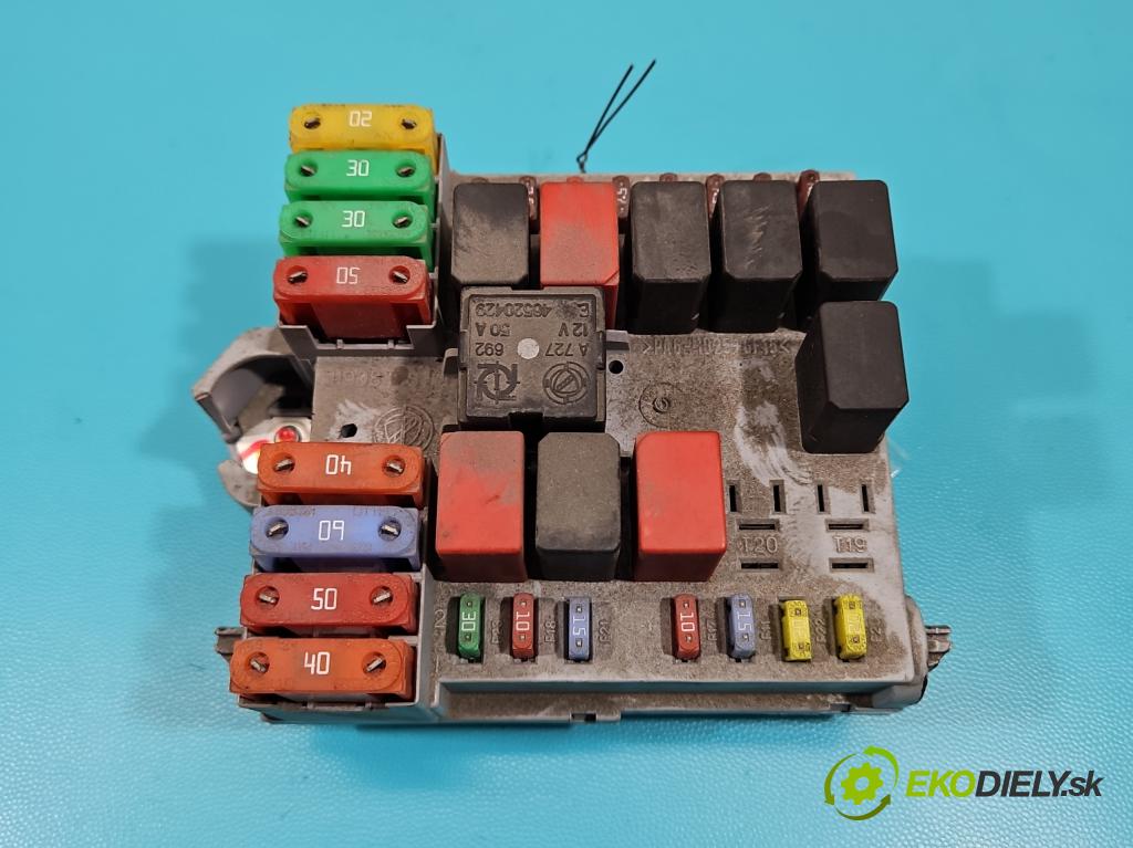 Fiat Bravo II 2007-2014 1.6 jtd 90 hp manual 66 kW 1598 cm3 5- skříňka pojistková 51832042 (Pojistkové skříňky)