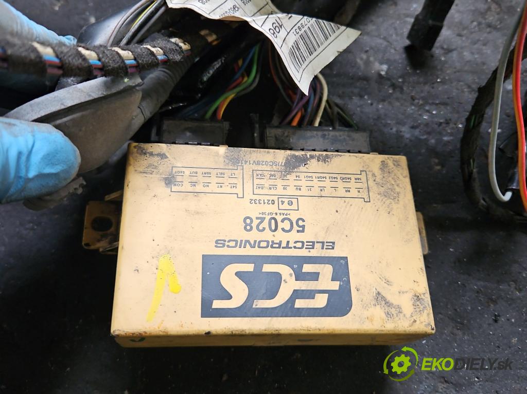 Fiat Bravo II 2007-2014 1.6 jtd 90 HP manual 66 kW 1598 cm3 5- Hák: vlečení:  (Ťažné zariadenia)