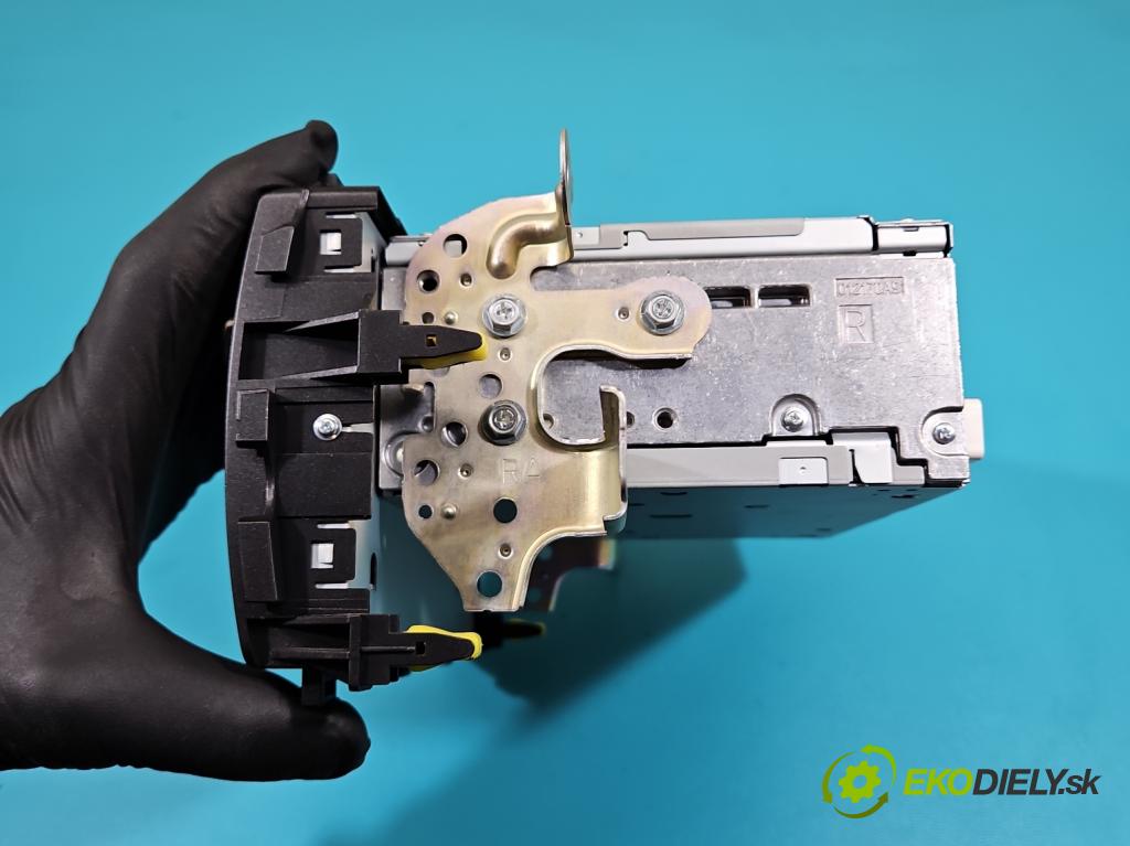 Toyota Auris II 2012-2018 1.4 D4D 90 HP manual 66 kW 1364 cm3 5- Radio originál 86120-02880