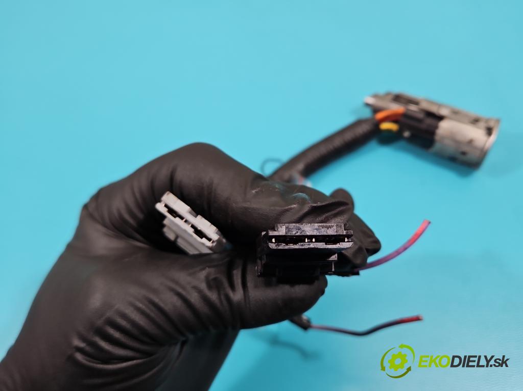 Renault Trafic II 2001-2014 2.5 dci 145 HP manual 107 kW 2464 cm3 5- Spínačka  (Spínacie skrinky a kľúče)