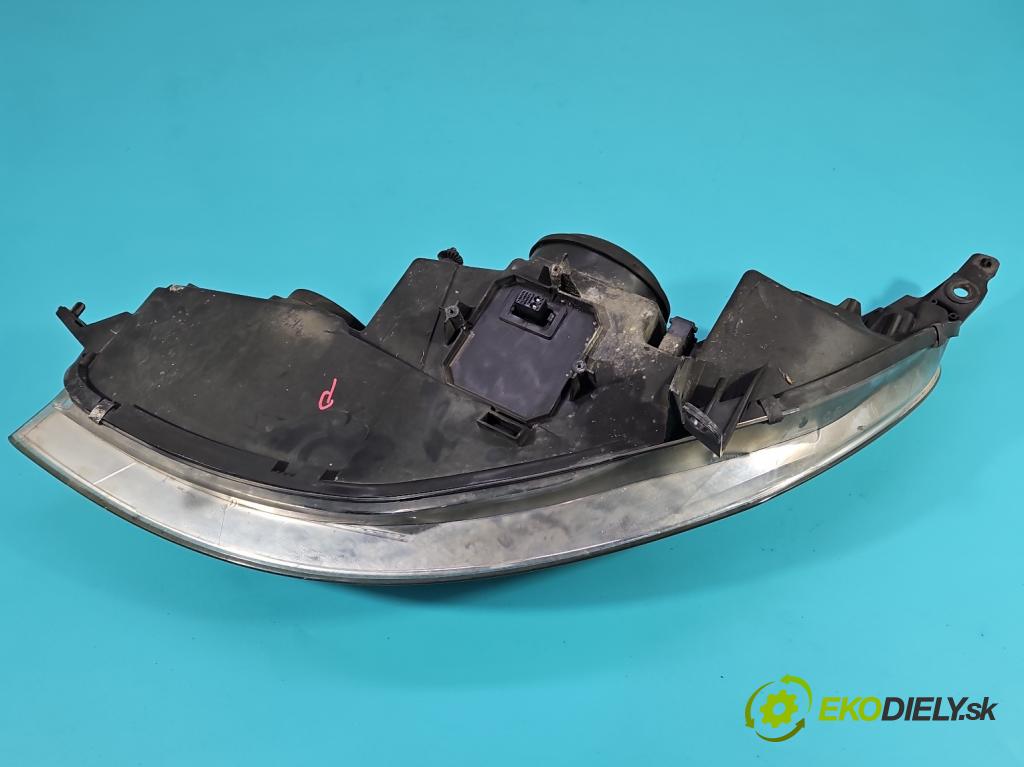 Peugeot 407 2.0 HDi 136 HP manual 100 kW 1997 cm3 5- Reflektor: pravý 0301213272 (Pravé)
