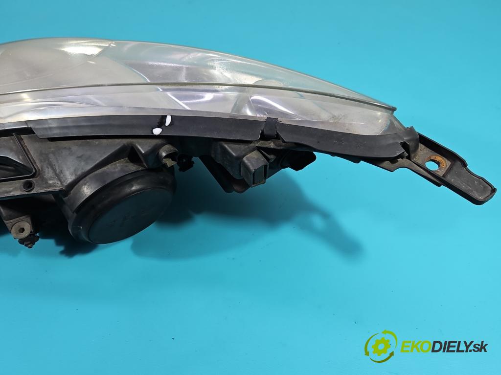 Peugeot 407 2.0 HDi 136 HP manual 100 kW 1997 cm3 5- Reflektor: pravý 0301213272 (Pravé)