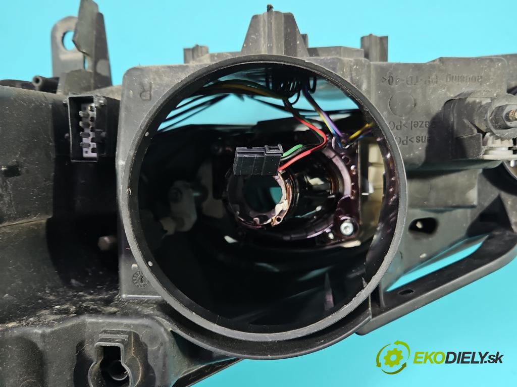 Peugeot 407 2.0 HDi 136 HP manual 100 kW 1997 cm3 5- Reflektor: pravý 0301213272 (Pravé)