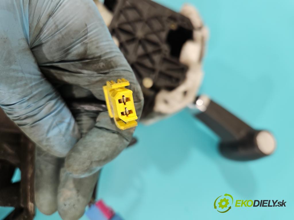 Vw Touareg I 2002-2010 2.5 tdi 174 HP automatic 128 kW 2461 cm3 5- Páka: Změny: stupeň,rýchlosť 7L6713203C (Rýchlostná páka (kulisa))