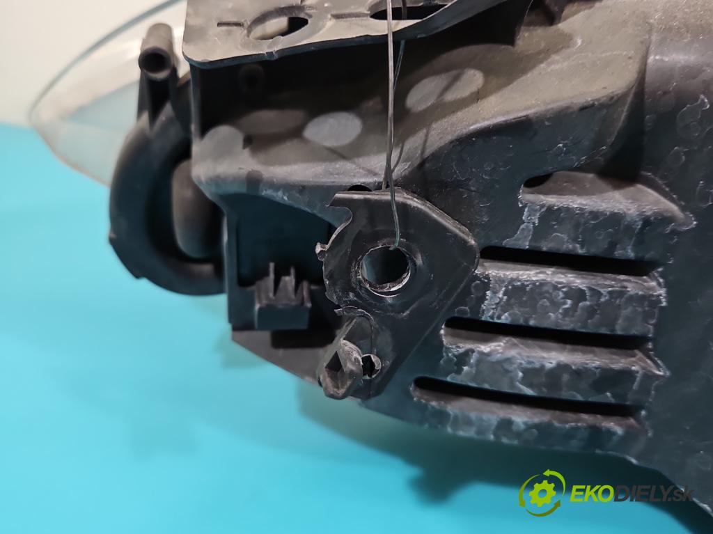 Peugeot 308 I 2007-2013 1.6 HDi 90 HP manual 66,2 kW 1560 cm3 5- Reflektor: pravý  (Pravé)