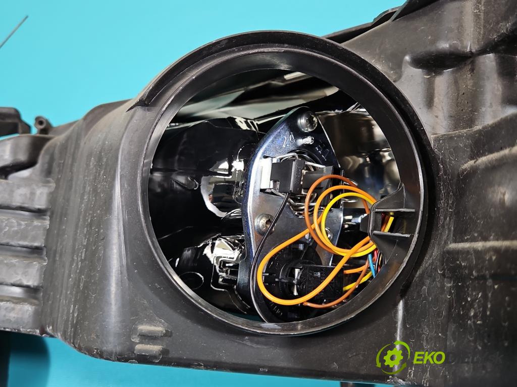 Peugeot 308 I 2007-2013 1.6 HDi 90 HP manual 66,2 kW 1560 cm3 5- Reflektor: pravý  (Pravé)