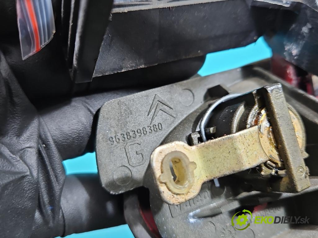 Citroen C5 I 2001-2008 2.2 hdi 133 HP automatic 98 kW 2179 cm3 5- rukoväť predné ľavé mimo:  (Vonkajšie predné ľavé)