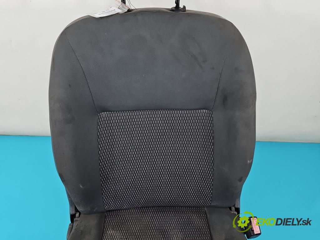 Citroen Berlingo I 1996-2008 1.6 HDi 75 HP manual 55,2 kW 1560 cm3 5- Sedačka pravý  (Sedačka, sedadlo)