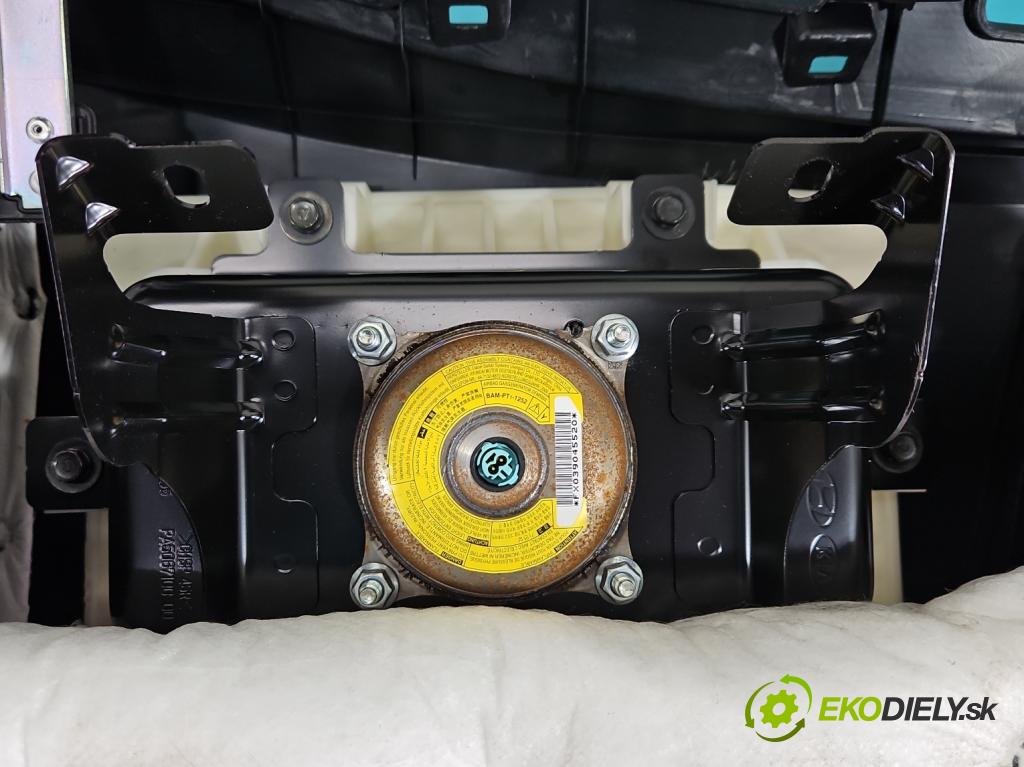 Hyundai Ix35 2.0 16V 163 HP manual 120 kW 1998 cm3 5- kokpit,pristrojová doska rozdeľovacia