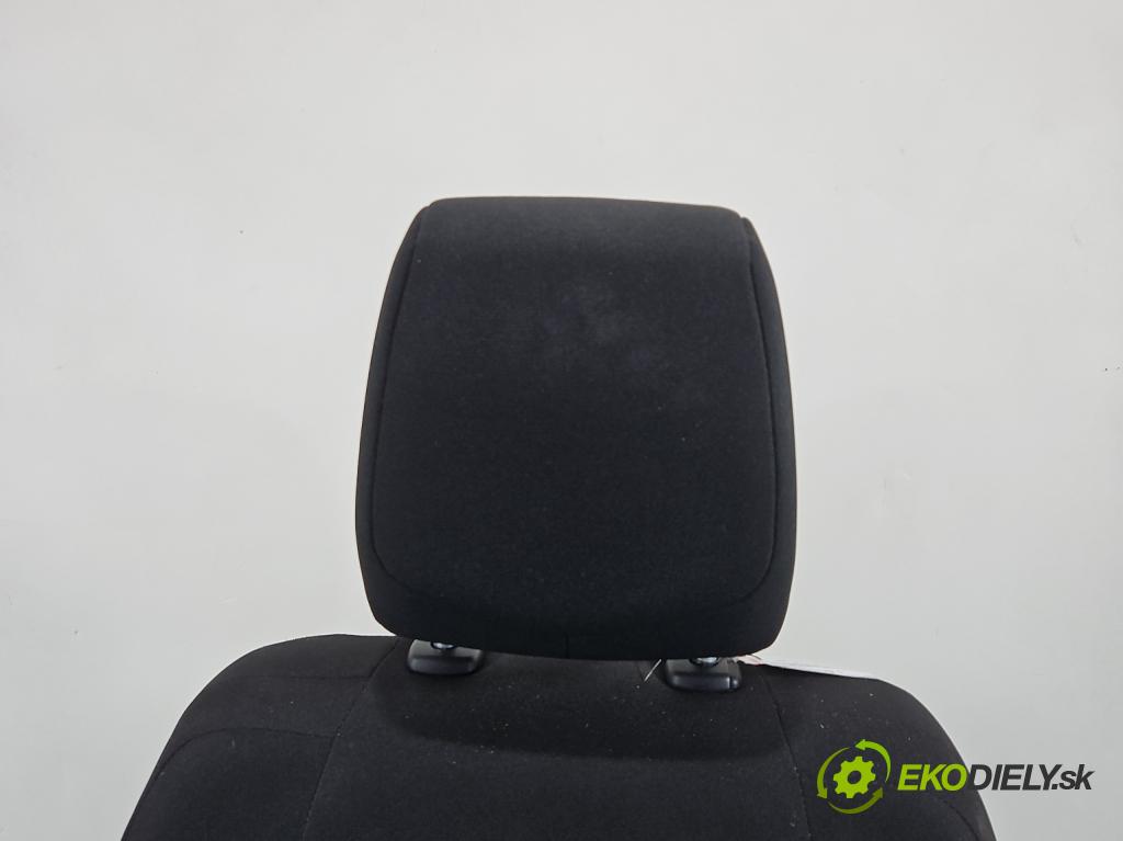 Toyota Auris II 2012-2018 1.4 D4D 90 HP manual 66 kW 1364 cm3 5- Sedačka ľavý  (Sedačka, sedadlo)