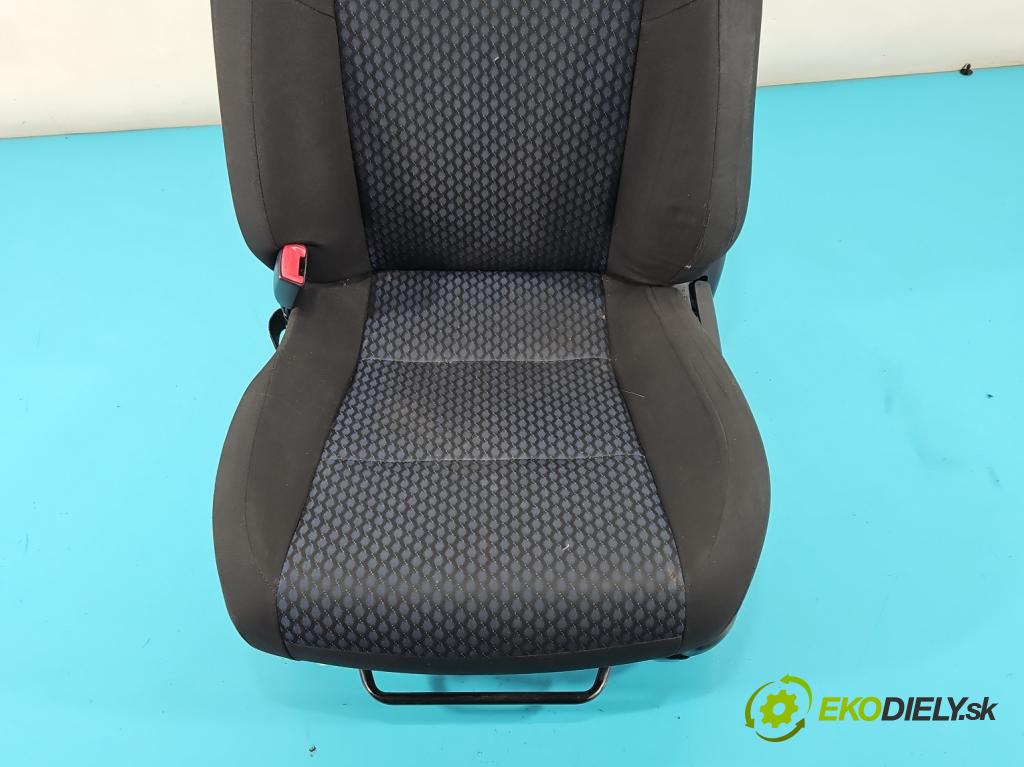 Toyota Auris II 2012-2018 1.4 D4D 90 HP manual 66 kW 1364 cm3 5- Sedačka ľavý  (Sedačka, sedadlo)