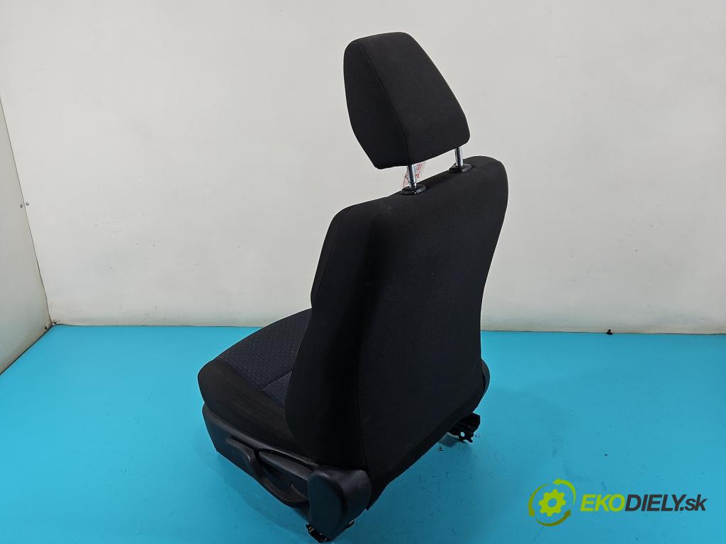Toyota Auris II 2012-2018 1.4 D4D 90 HP manual 66 kW 1364 cm3 5- Sedačka ľavý  (Sedačka, sedadlo)