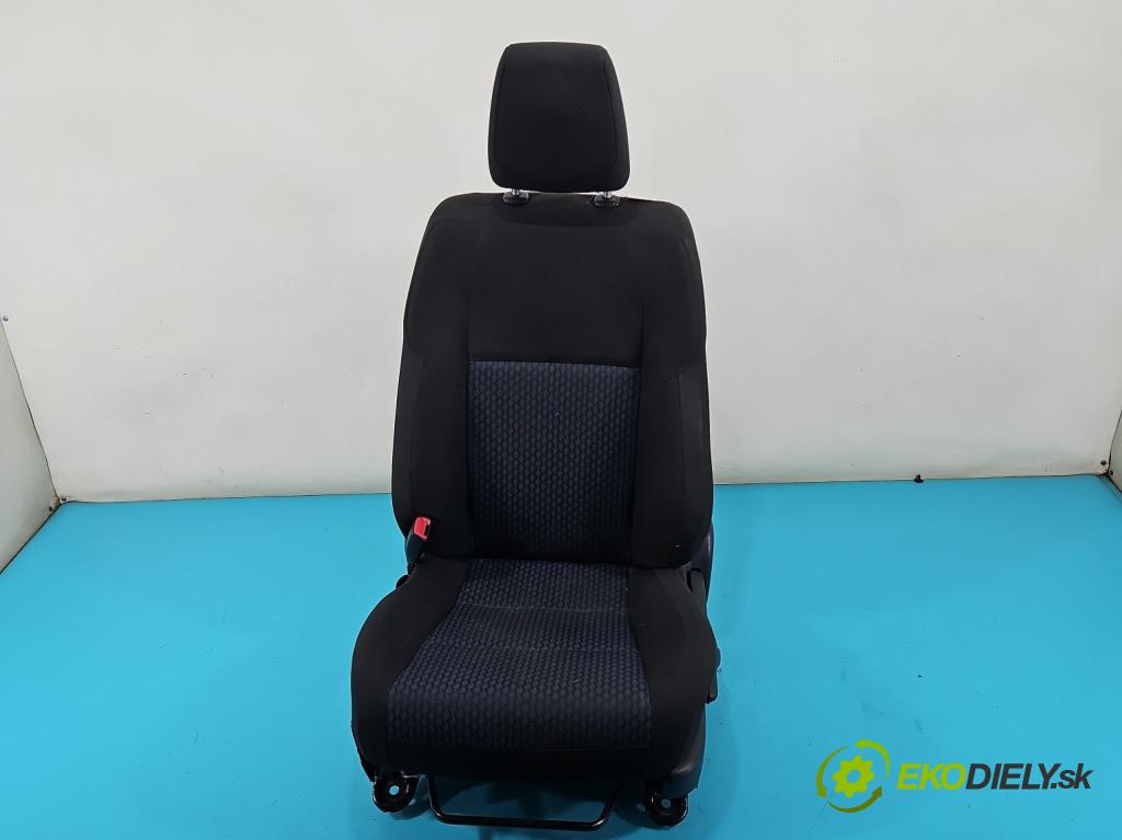 Toyota Auris II 2012-2018 1.4 D4D 90 HP manual 66 kW 1364 cm3 5- Sedačka ľavý  (Sedačka, sedadlo)