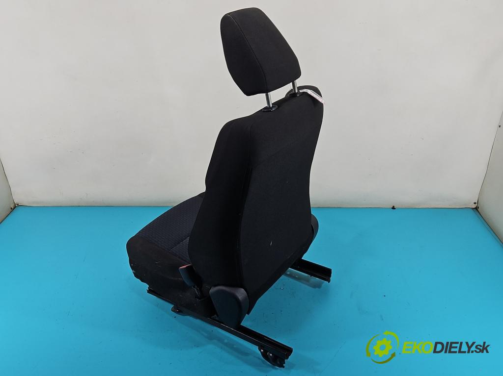 Toyota Auris II 2012-2018 1.4 D4D 90 HP manual 66 kW 1364 cm3 5- Sedačka pravý (Sedačka, sedadlo)