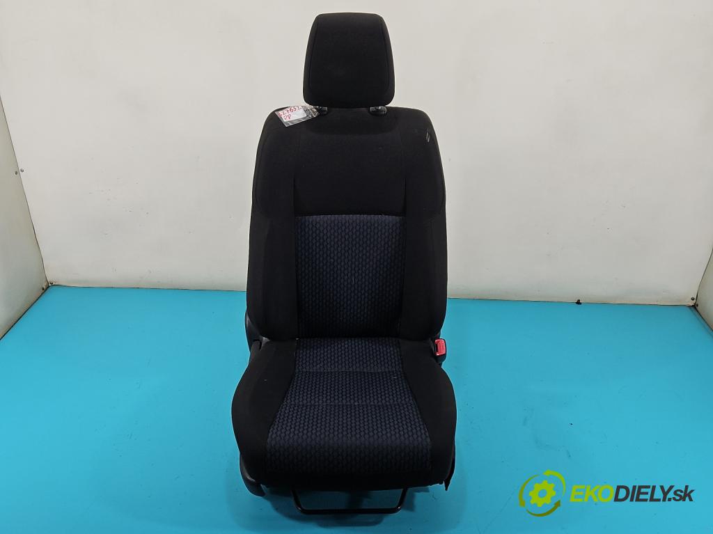 Toyota Auris II 2012-2018 1.4 D4D 90 HP manual 66 kW 1364 cm3 5- Sedačka pravý  (Sedačka, sedadlo)
