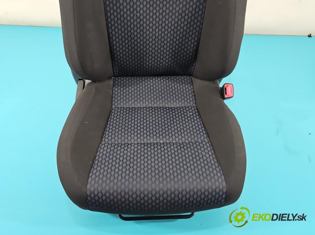 Toyota Auris II 2012-2018 1.4 D4D 90 HP manual 66 kW 1364 cm3 5- Sedačka pravý (Sedačka, sedadlo)