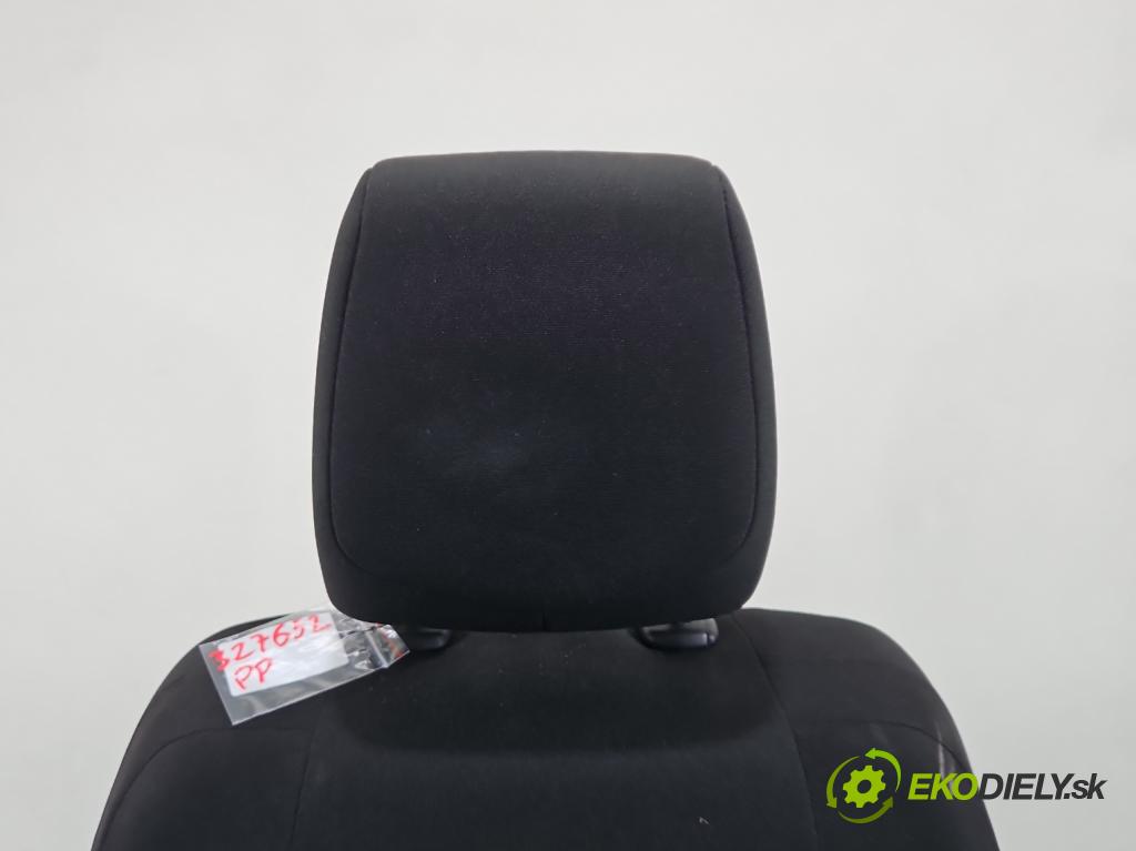 Toyota Auris II 2012-2018 1.4 D4D 90 HP manual 66 kW 1364 cm3 5- Sedačka pravý (Sedačka, sedadlo)