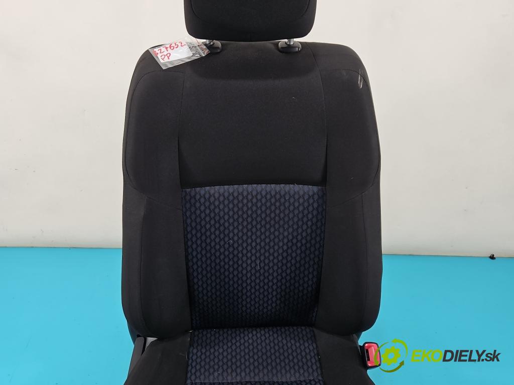 Toyota Auris II 2012-2018 1.4 D4D 90 HP manual 66 kW 1364 cm3 5- Sedačka pravý (Sedačka, sedadlo)
