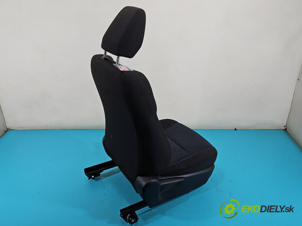 Toyota Auris II 2012-2018 1.4 D4D 90 HP manual 66 kW 1364 cm3 5- Sedačka pravý (Sedačka, sedadlo)