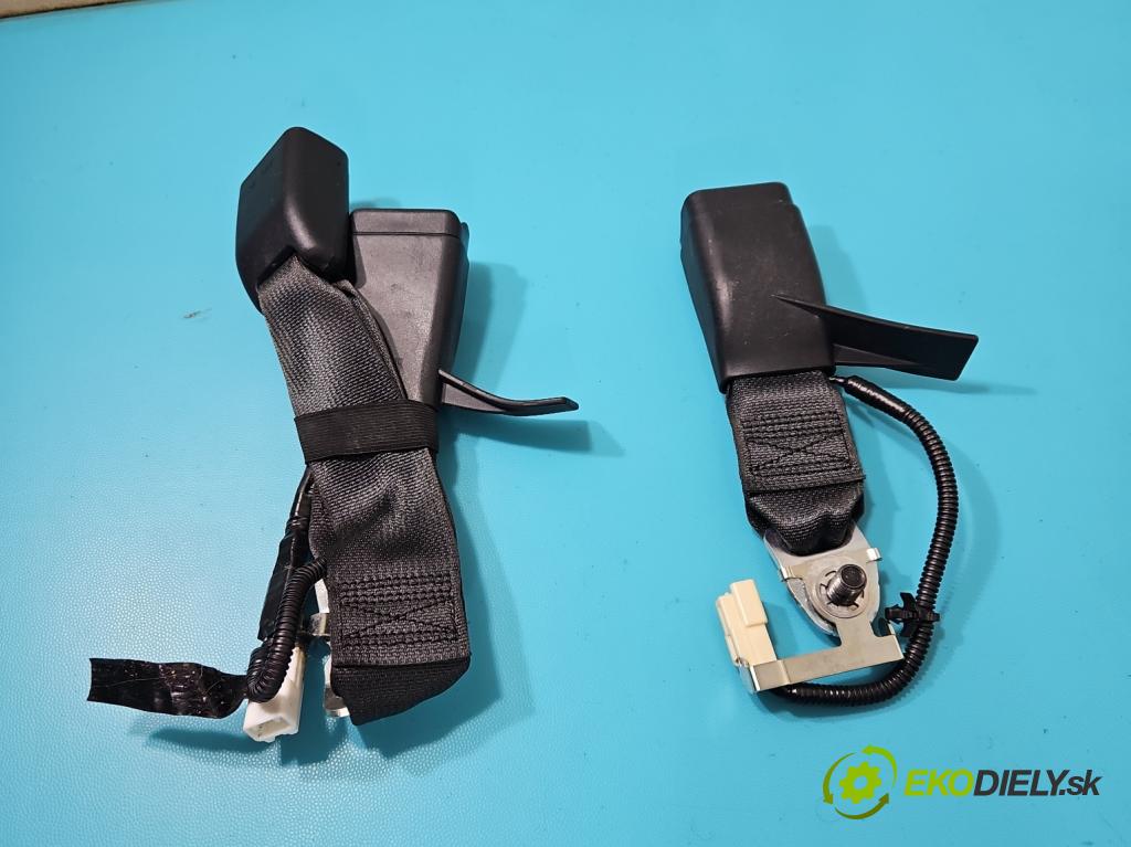 Toyota Auris II 2012-2018 1.4 D4D 90 HP manual 66 kW 1364 cm3 5- Pohovka: zadné  (Sedačka, sedadlo)