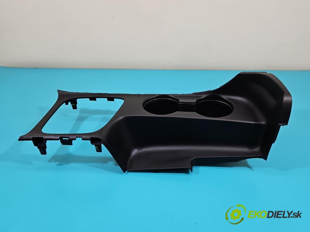 Kia Ceed II 2012-2018 1.6 GDI 135 HP manual 99 kW 1591 cm3 5- Rukojeť: na nápoje: 84622-A2000 (Úchyt, držiak na nápoje)