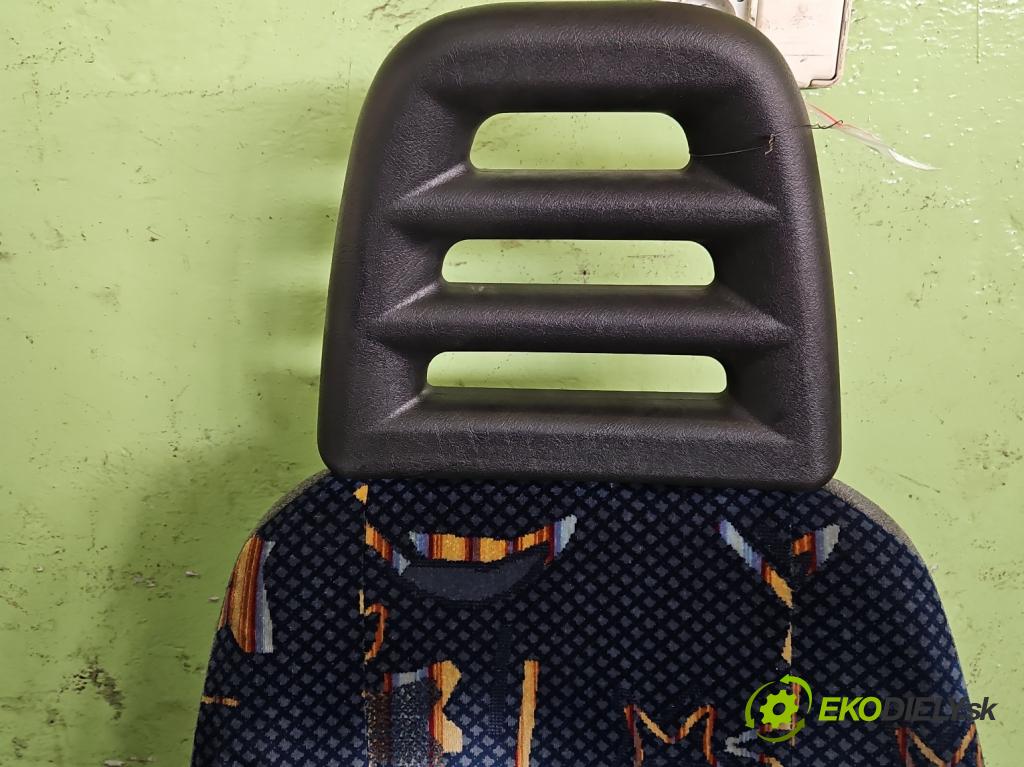 Iveco Daily III 1999-2006 2.8 125 HP manual 92 kW 2800 cm3 5- Sedačka ľavý  (Sedačka, sedadlo)