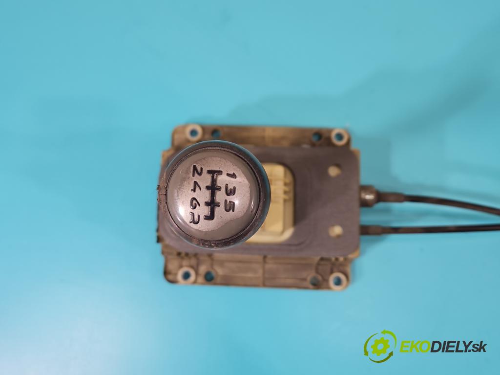 Fiat Stilo 1.9 jtd 140 HP manual 103 kW 1910 cm3 3- Páka: Změny: stupeň,rýchlosť  (Rýchlostné páky / kulisy)