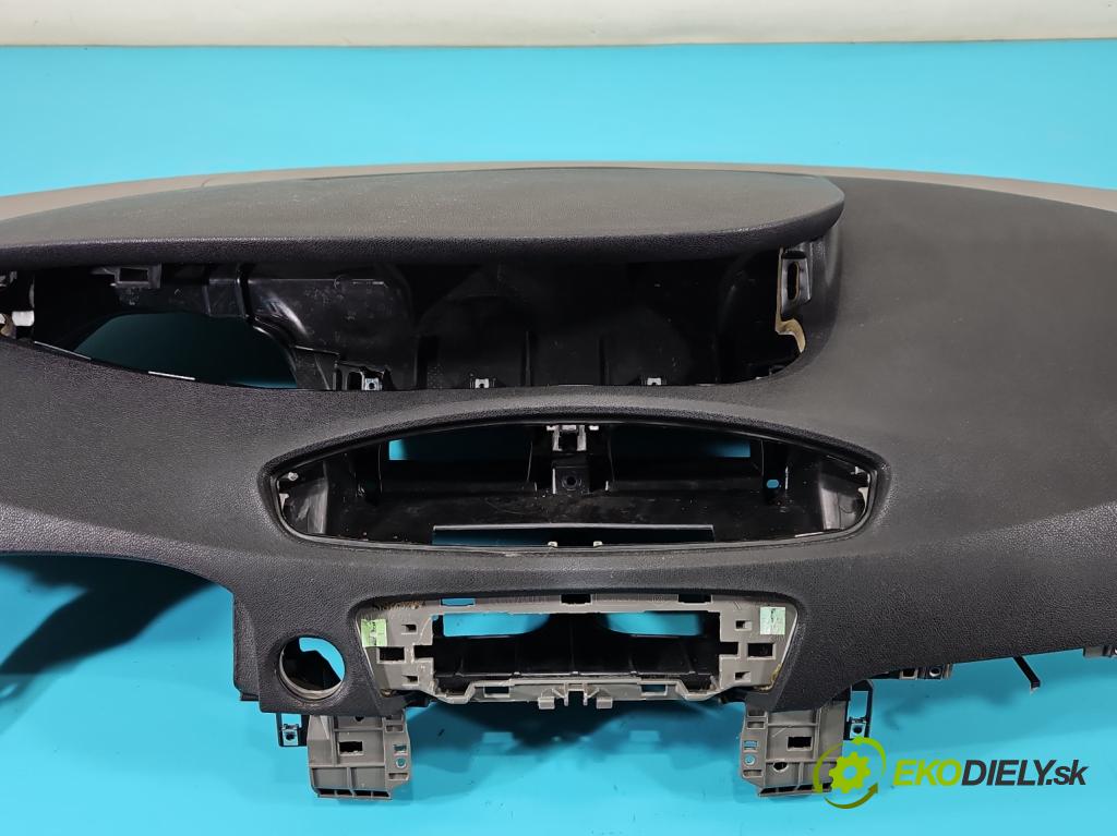 Renault Scenic III 2009-2016 1.6 dci 131 HP manual 96 kW 1598 cm3 5- kokpit,pristrojová doska rozdeľovacia