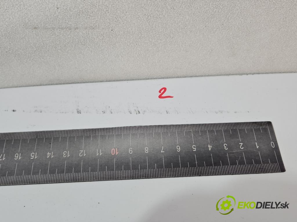 Toyota Auris II 2012-2018 1.4 D4D 90 hp manual 66 kW 1364 cm3 5- zadní kufrové dveře  (Zadní kapoty)