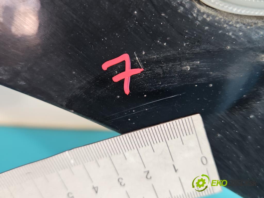 Peugeot 407 2.0 hdi 136hp manual 100 kW 1997 cm3 5- blatnik přední levý  (Predné ľavé)