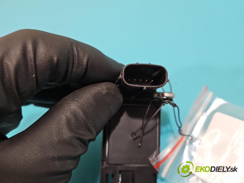 Toyota Auris II 2012-2018 1.4 D4D 90 HP manual 66 kW 1364 cm3 5- průtokoměr: 22204-26010 (Váhy vzduchu)