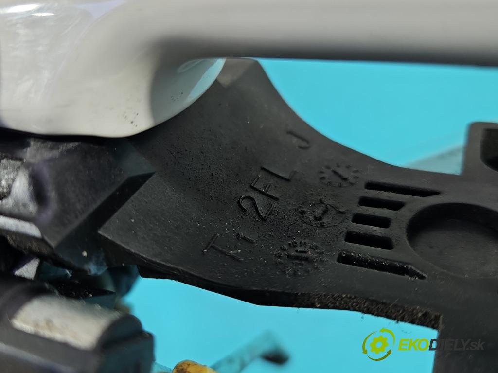 Toyota Auris II 2012-2018 1.4 D4D 90 HP manual 66 kW 1364 cm3 5- rukoväť predné ľavé mimo:  (Vonkajšie predné ľavé)