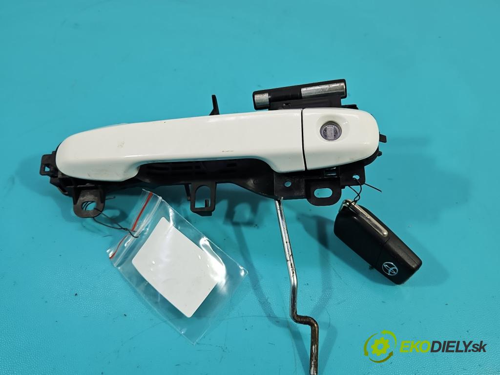 Toyota Auris II 2012-2018 1.4 D4D 90 HP manual 66 kW 1364 cm3 5- rukoväť predné ľavé mimo:  (Vonkajšie predné ľavé)