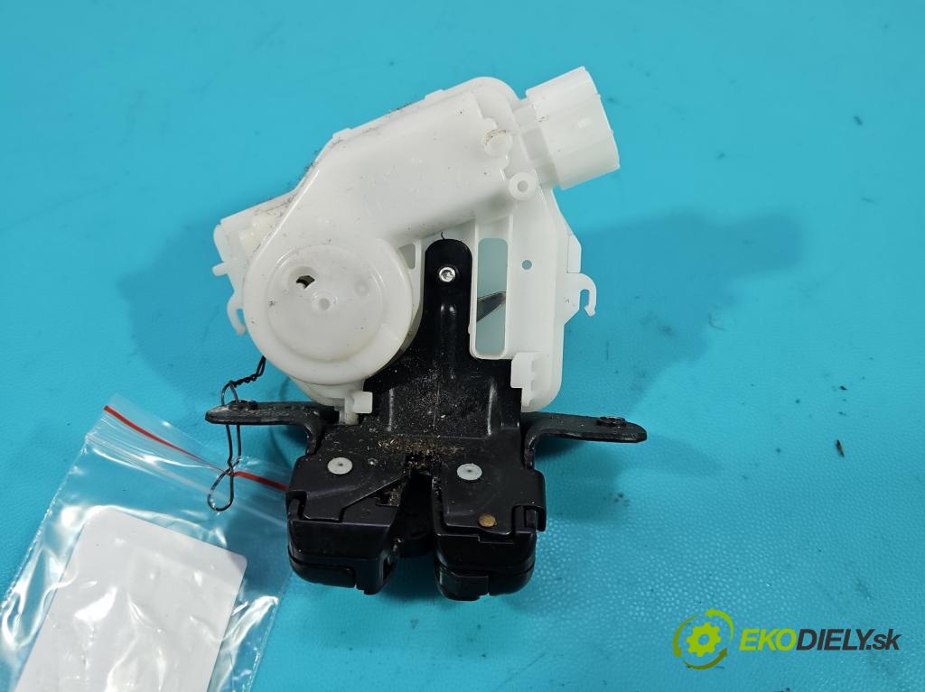 Toyota Auris II 2012-2018 1.4 D4D 90 HP manual 66 kW 1364 cm3 5- zámok kufrové dvere zadné