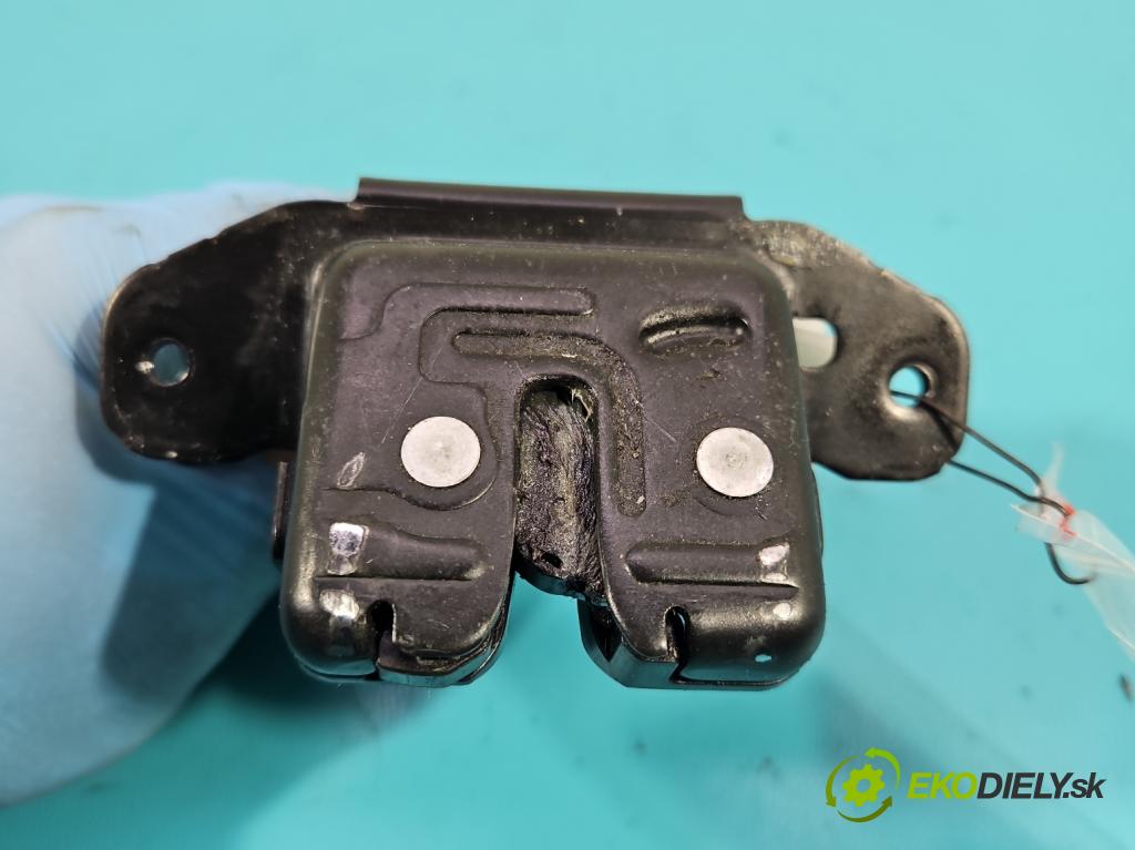 Toyota Auris II 2012-2018 1.4 D4D 90 HP manual 66 kW 1364 cm3 5- zámok kufrové dvere zadné