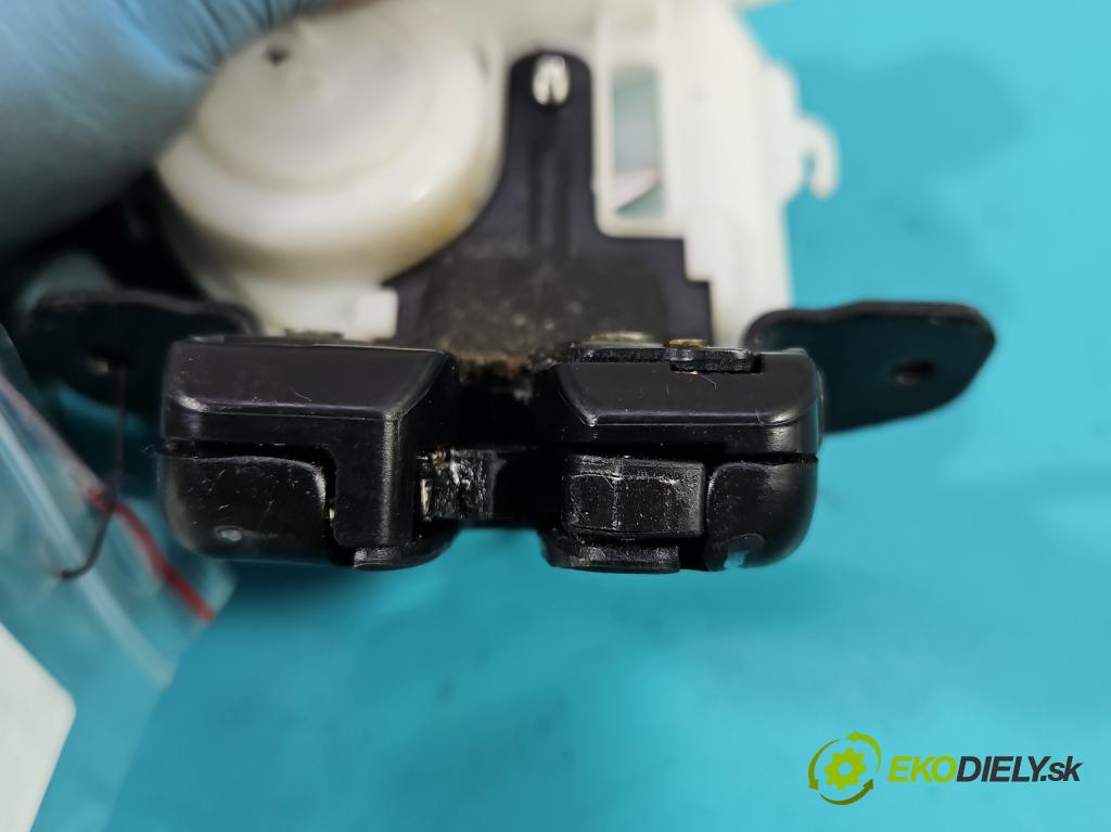 Toyota Auris II 2012-2018 1.4 D4D 90 HP manual 66 kW 1364 cm3 5- zámok kufrové dvere zadné