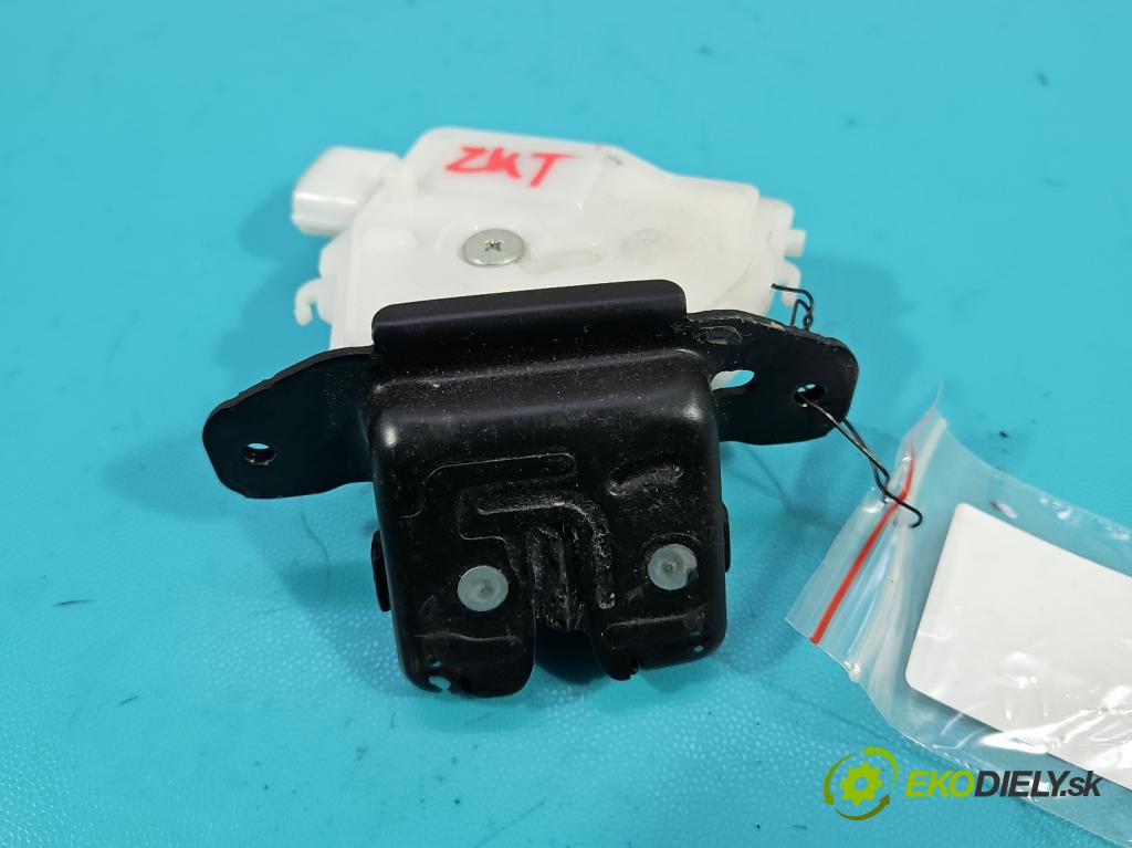 Toyota Auris II 2012-2018 1.4 D4D 90 HP manual 66 kW 1364 cm3 5- zámok kufrové dvere zadné